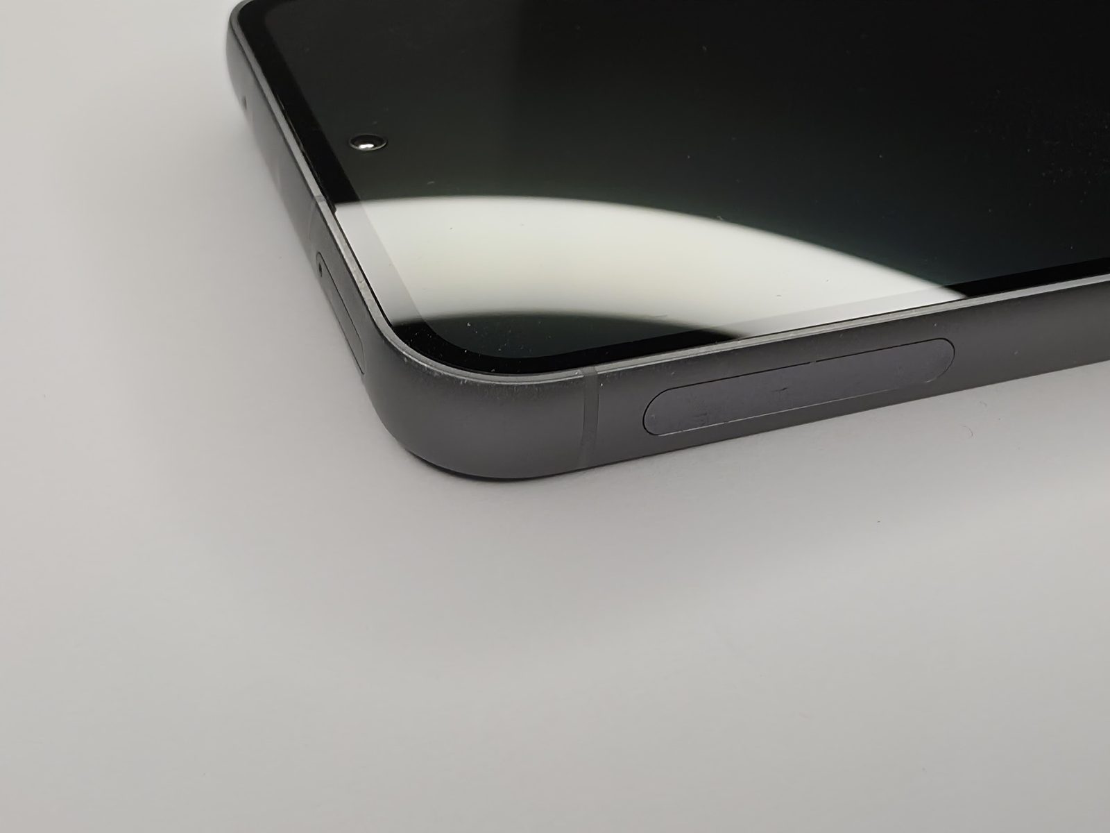 Samsung Galaxy S23 FE edge detail