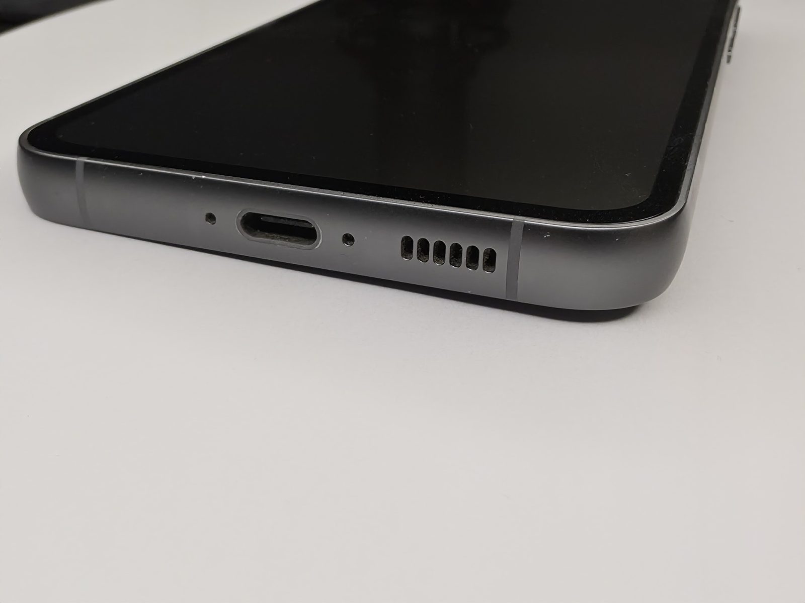 Samsung Galaxy S23 FE bottom edge and ports