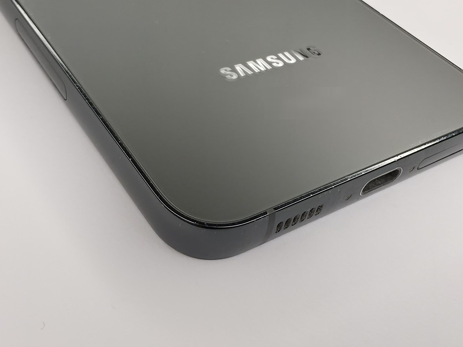 Samsung Galaxy S23+ corner close-up