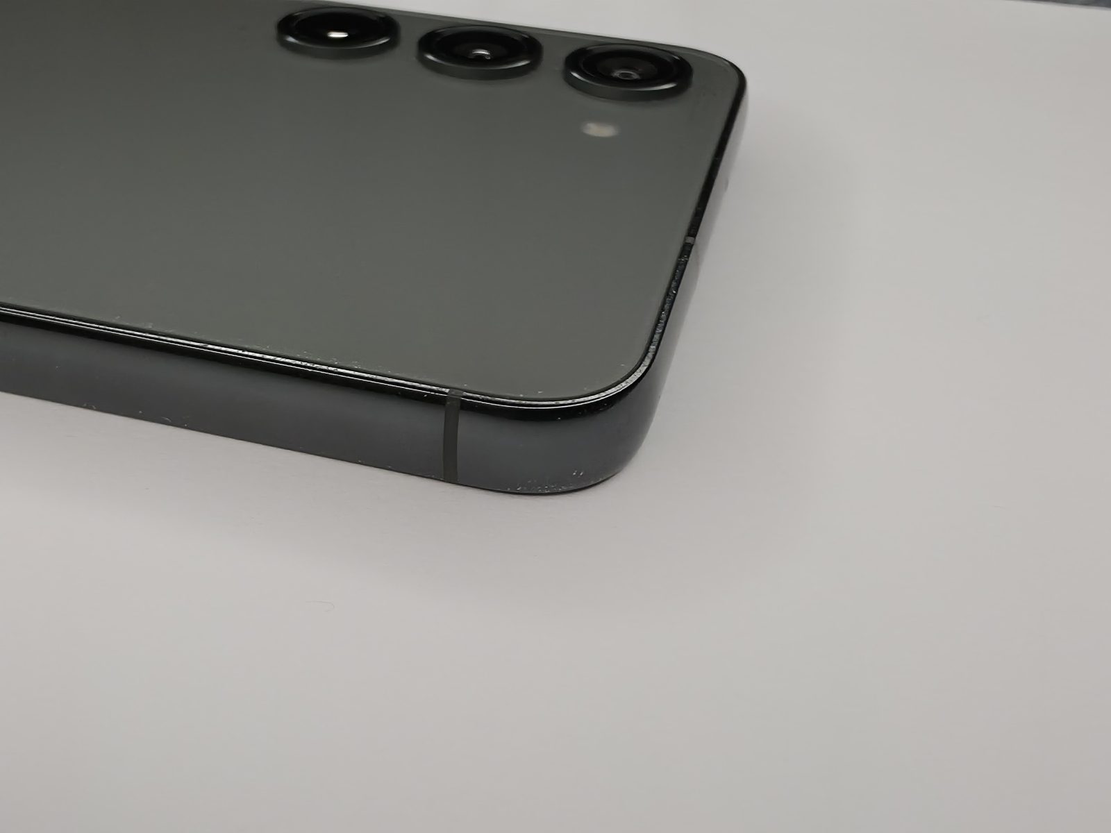 Samsung Galaxy S23+ bottom edge and ports