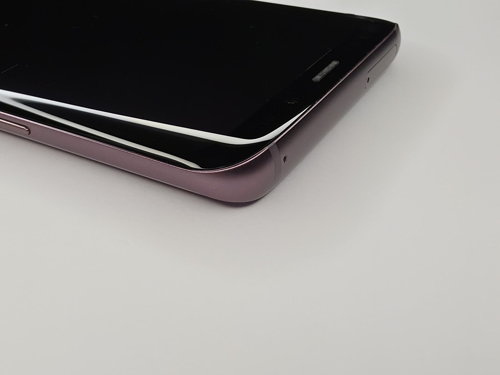 Samsung Galaxy S9+ top edge close-up